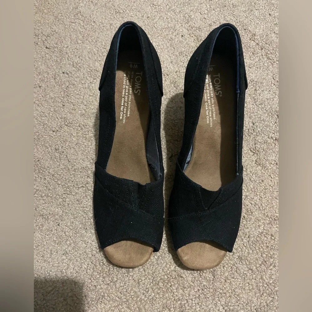TOM’S black peep‎ toe wedges size 9W